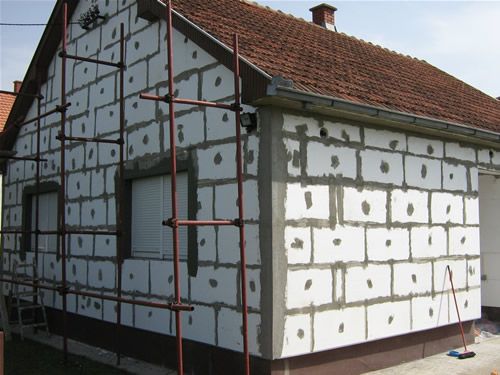 To je gradjevinski lepak za lepljenje tabli ekspandiranog stiropora, staklenih vlakana i sličnih materijala na zidove od opeke i betona